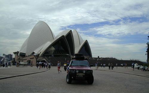 Sydney Operaház előtt, New South Wales, Ausztrália