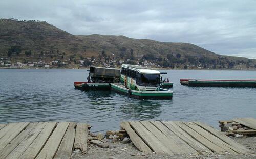 Közlekedési dugó a Titicaca tavon