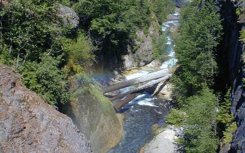 Láva canyon szivárvány