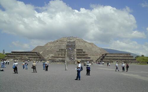 Teotihuacan piramis